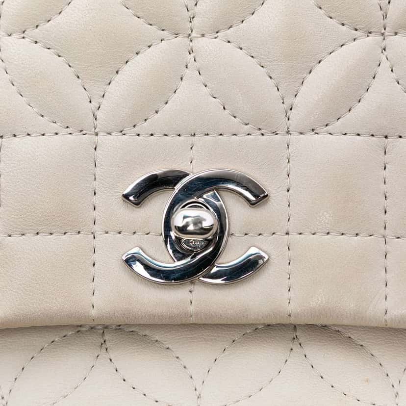 Chanel Quilted Lambskin Lady Graphic Flap White Leather Very good condition - Box View