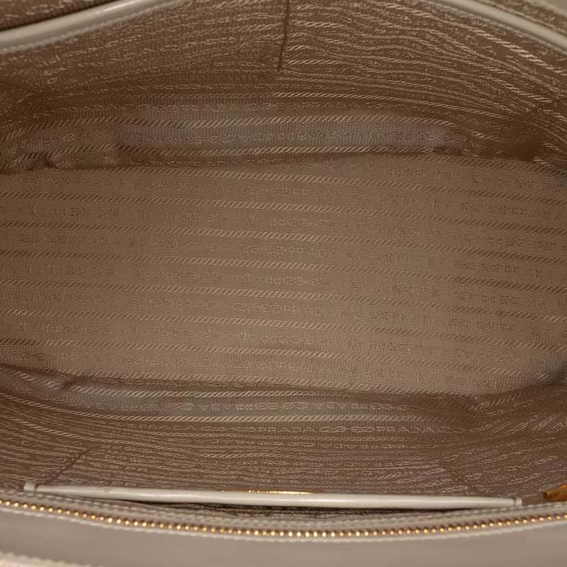 Prada Medium Spazzolato Galleria Double Zip Satchel Brown Leather Good condition - Model View