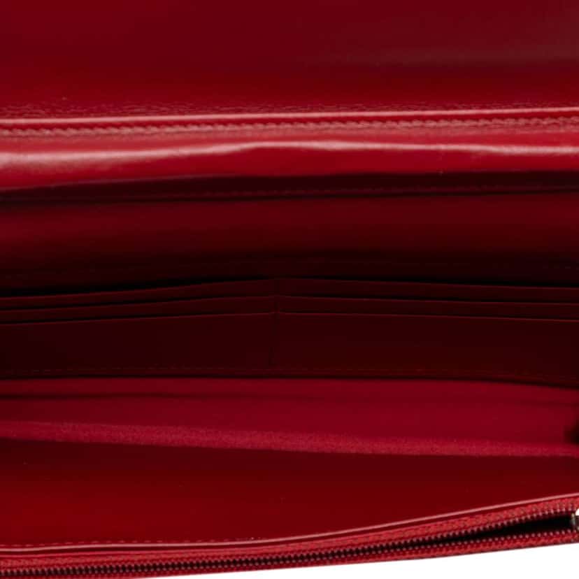Chanel CC Embossed Lambskin Camellia Wallet On Chain Red Leather Good condition - Model View