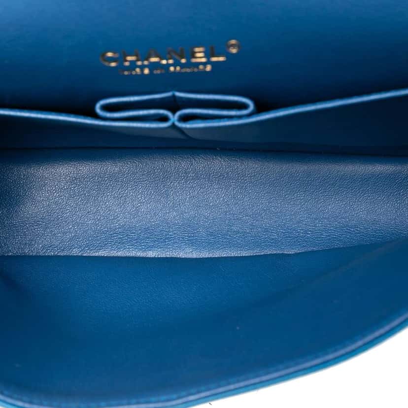 Chanel Medium Classic Lambskin Double Flap Blue Leather Very good condition - Model View