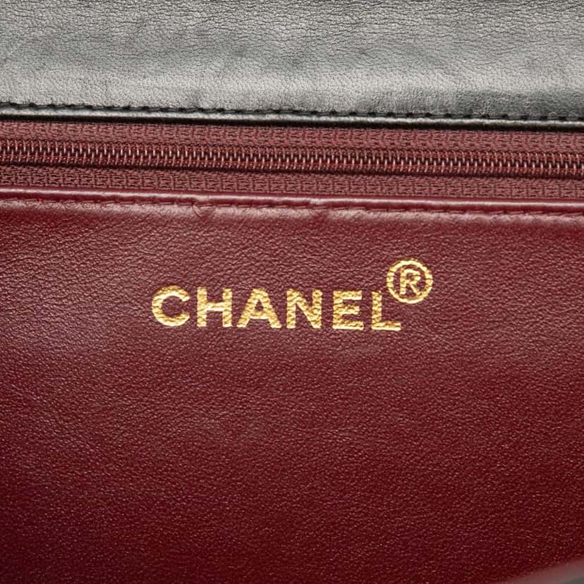 Chanel Medium CC Quilted Lambskin Single Flap Black Leather Very good condition - Box View