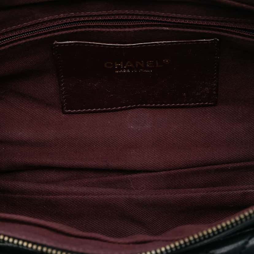 Chanel Large Quilted Iridescent Calfskin Shiva Flap Black Leather Good condition - Model View