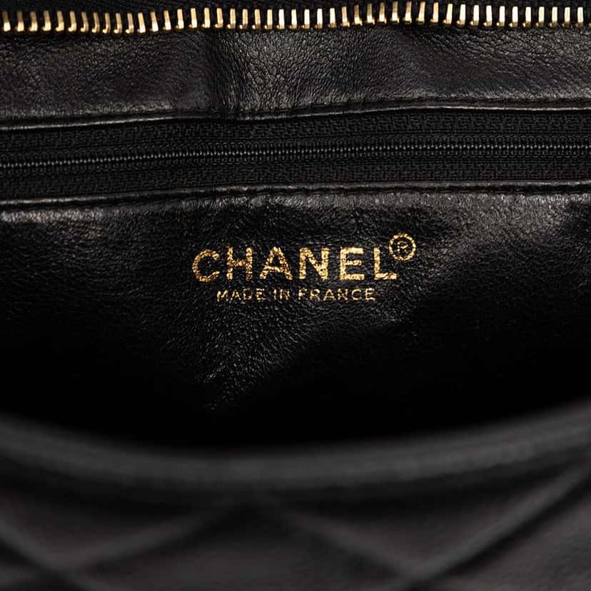 Chanel Caviar Medallion Tote Black Leather Good condition - Box View