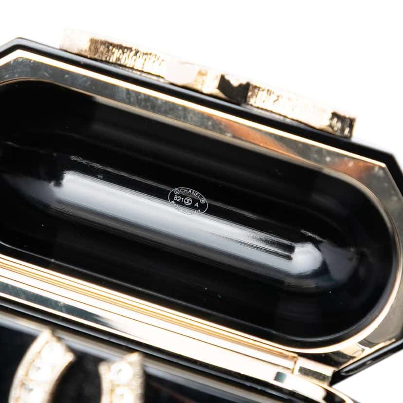 Chanel CC Resin and Faux Pearl Airpods Pro Case Necklace Black Very good condition - Box View