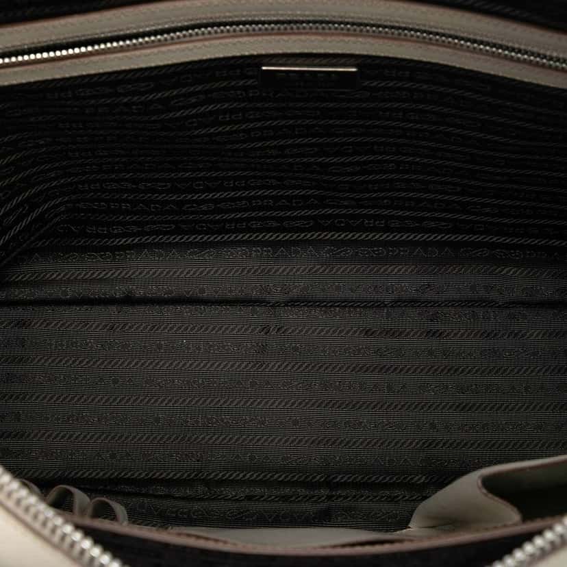 Prada Saffiano Business Bag White Leather Good condition - Model View