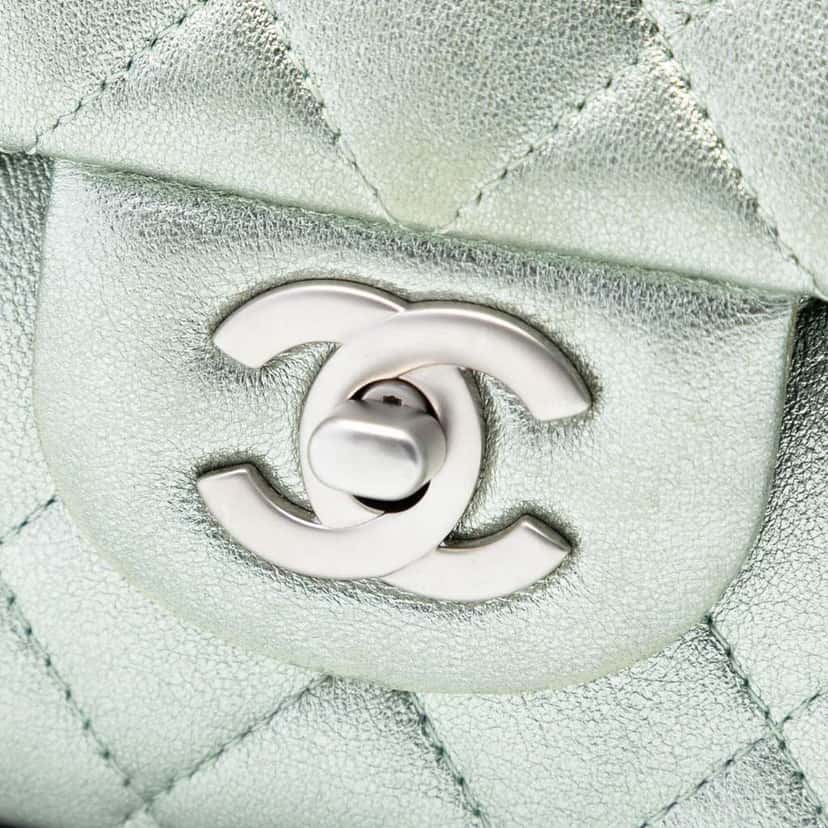Chanel Medium Classic Metallic Lambskin Double Flap Green Leather Very good condition - Box View