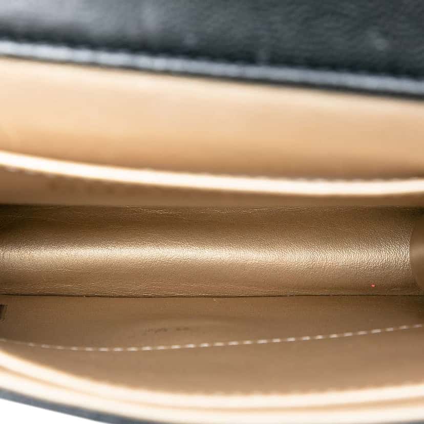 Chanel Small Goatskin Chic Pearls Flap Black Leather Very good condition - Model View