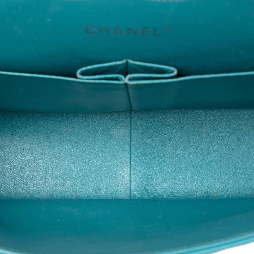 Chanel Jumbo Classic Lambskin Double Flap Blue Leather Very good condition - Model View