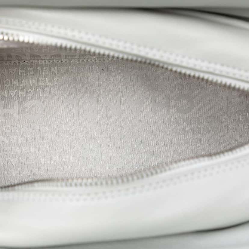 Chanel Lambskin Ultimate Soft Frame Handbag White Leather Very good condition - Model View