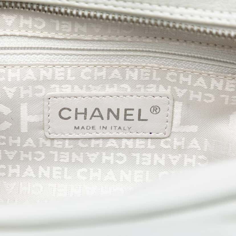 Chanel Lambskin Ultimate Soft Frame Handbag White Leather Very good condition - Box View
