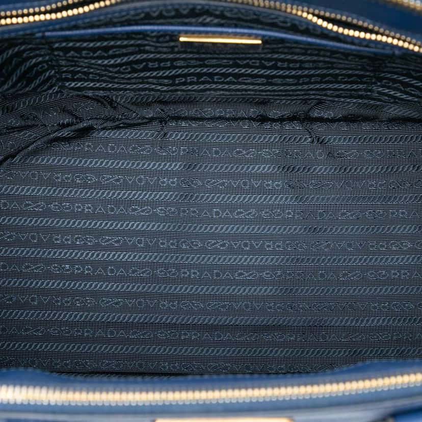 Prada Large Saffiano Lux Galleria Double Zip Tote Blue Leather Good condition - Model View