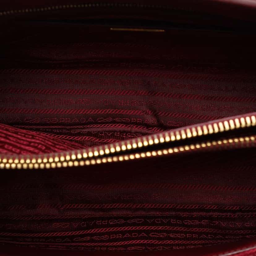 Prada Saffiano Lux Parabole Tote Red Leather Good condition - Model View