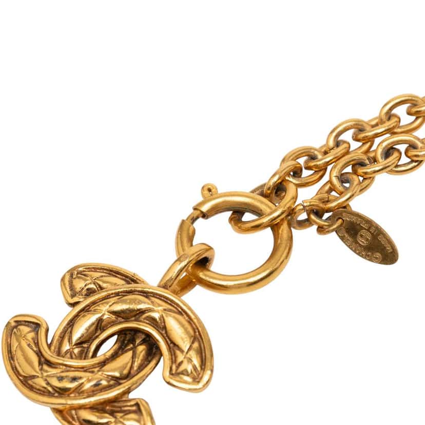 Chanel CC Gold Plated Quilted Pendant Necklace Gold Metal Good condition - Model View