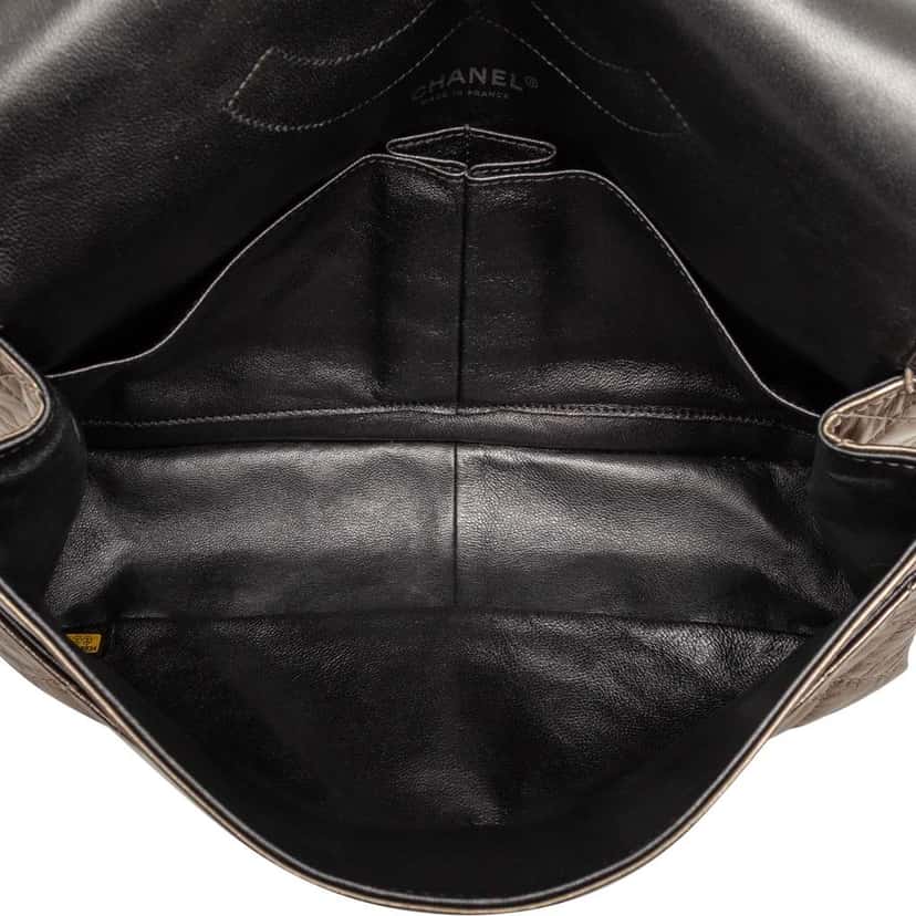 Chanel Metallic Aged Calfskin Reissue 2.55 Double Flap 227 Gold Leather Good condition - Model View