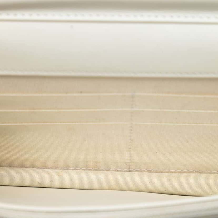 Chanel Quilted Caviar Boy Wallet on Chain White Leather Very good condition - Model View