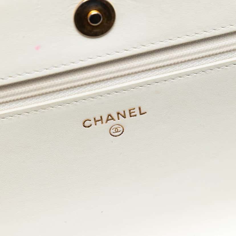 Chanel Quilted Caviar Boy Wallet on Chain White Leather Very good condition - Box View
