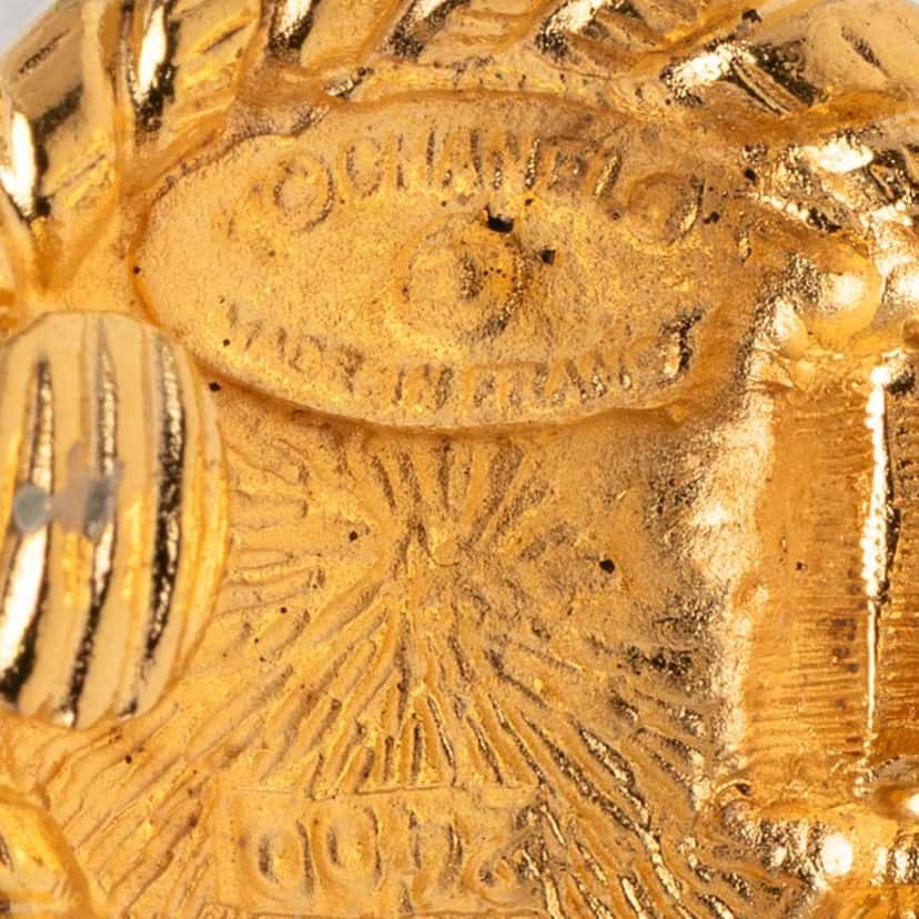 Chanel Gold Plated CC Round Clip On  Earrings Gold Metal Good condition - Inside View