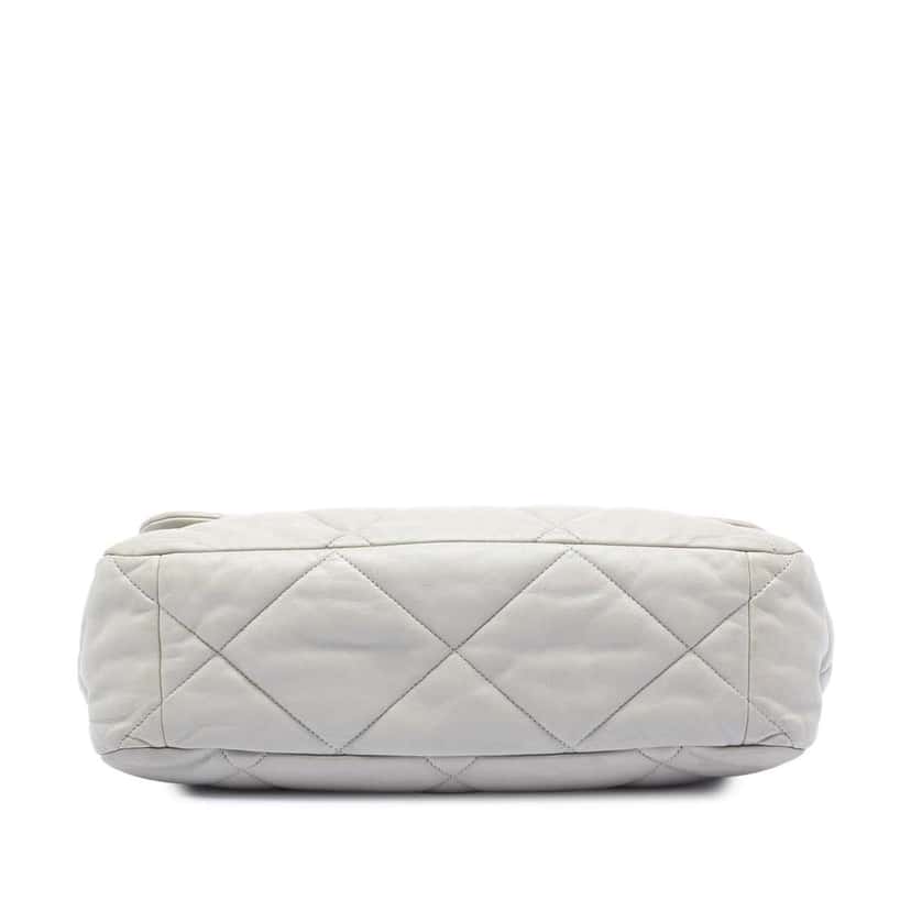 Chanel Maxi Lambskin 19 Flap Grey Leather Very good condition - Inside View