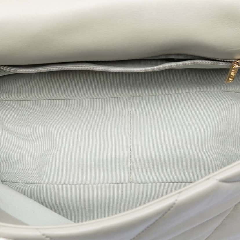 Chanel Maxi Lambskin 19 Flap Grey Leather Very good condition - Model View