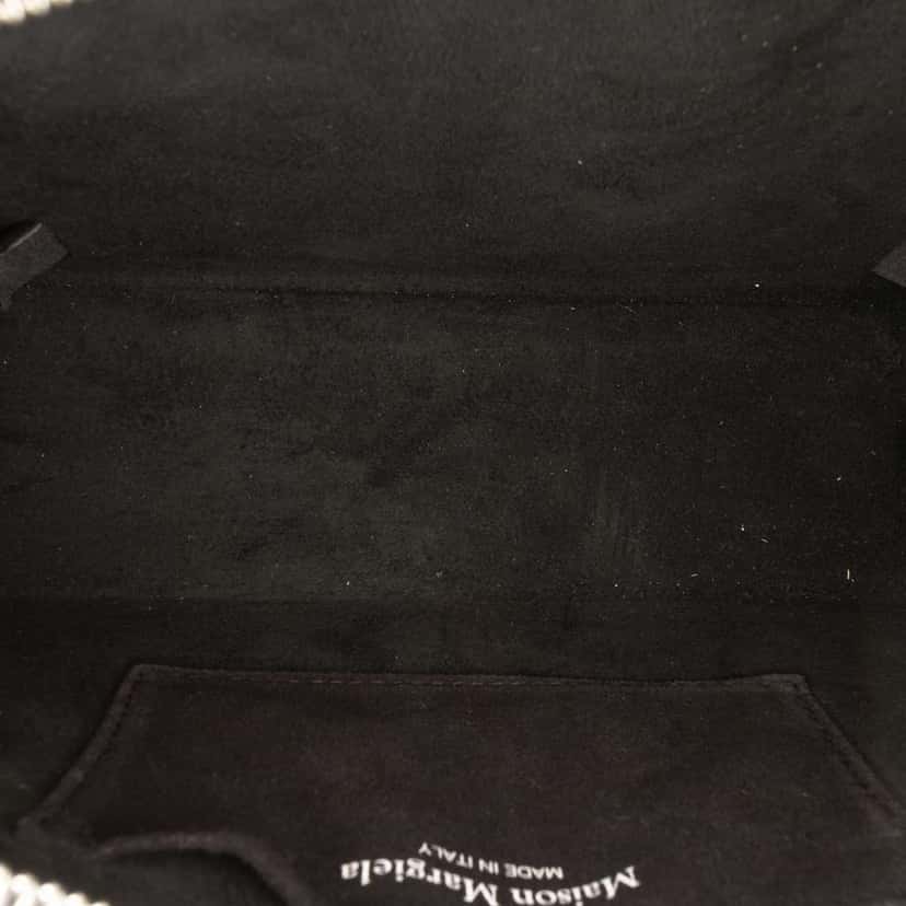 Maison Margiela Small Grained Leather Snatched Crossbody Black Leather Good condition - Model View