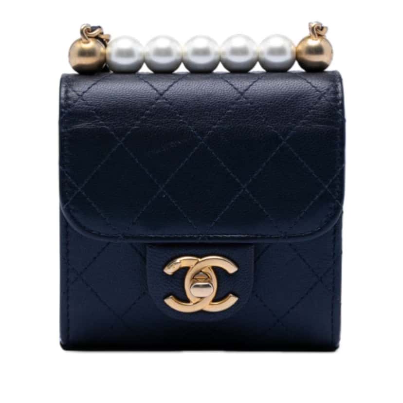 Chanel Mini Goatskin Chic Pearls Clutch On Chain Blue Leather Very good condition - Front View