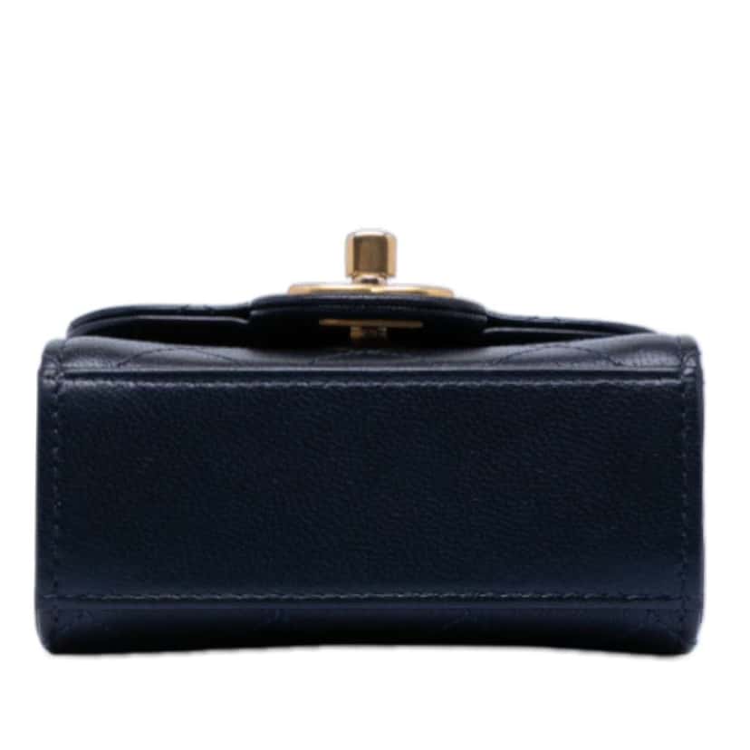 Chanel Mini Goatskin Chic Pearls Clutch On Chain Blue Leather Very good condition - Inside View