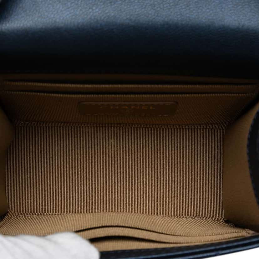 Chanel Mini Goatskin Chic Pearls Clutch On Chain Blue Leather Very good condition - Model View