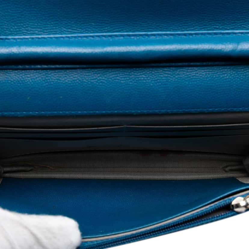 Chanel CC Caviar Sevruga Wallet On Chain Blue Leather Very good condition - Model View