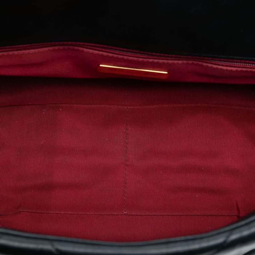 Chanel Maxi Lambskin 19 Flap Black Leather Very good condition - Model View