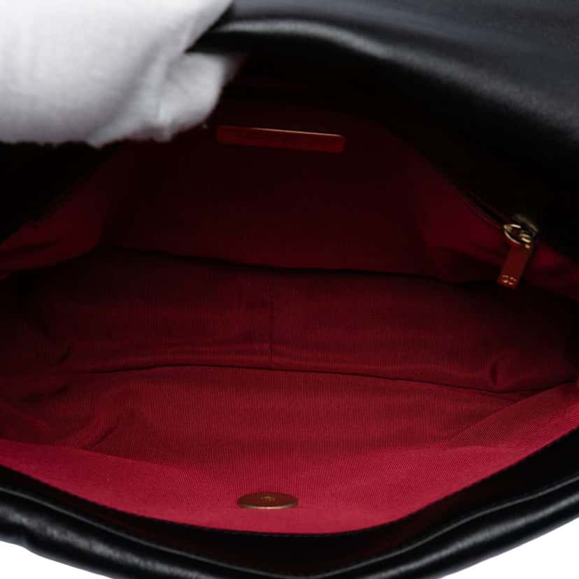 Chanel Large Lambskin 19 Flap Black Leather Very good condition - Model View