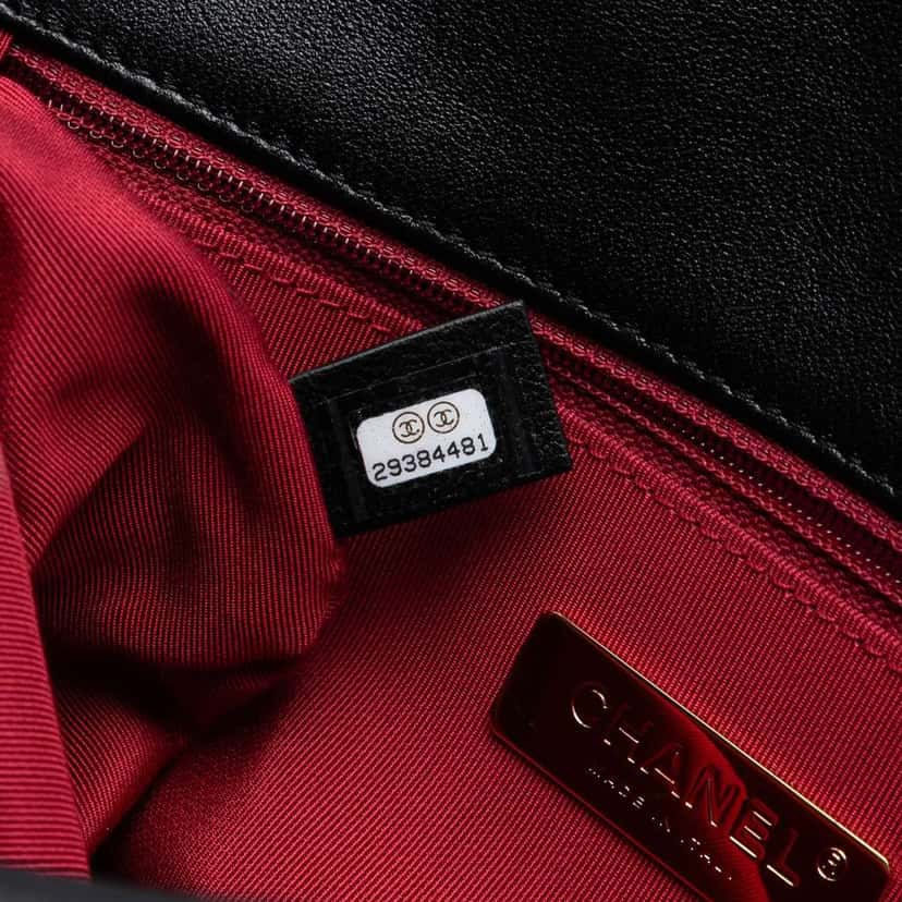 Chanel Large Lambskin 19 Flap Black Leather Very good condition - Box View