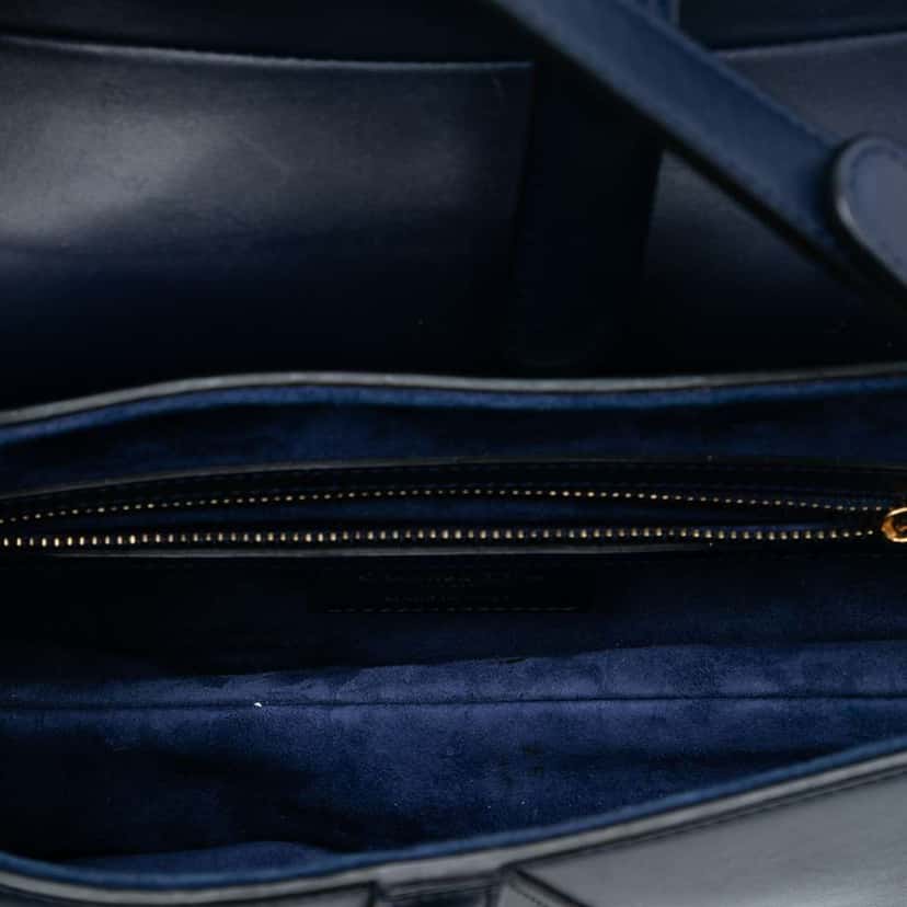 Dior Leather Saddle Bag Blue Leather Very good condition - Model View