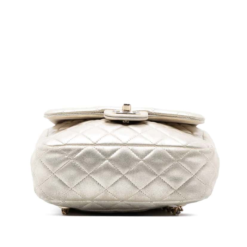 Chanel Small Metallic Lambskin In Seoul Backpack Gold Leather Very good condition - Inside View