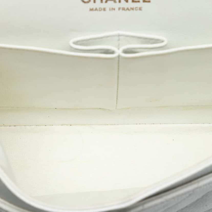 Chanel Medium Classic Caviar Double Flap White Leather Very good condition - Model View