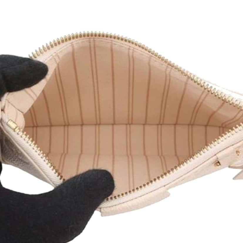 Louis Vuitton Monogram Empreinte Easy Pouch On Strap White Leather Very good condition - Model View