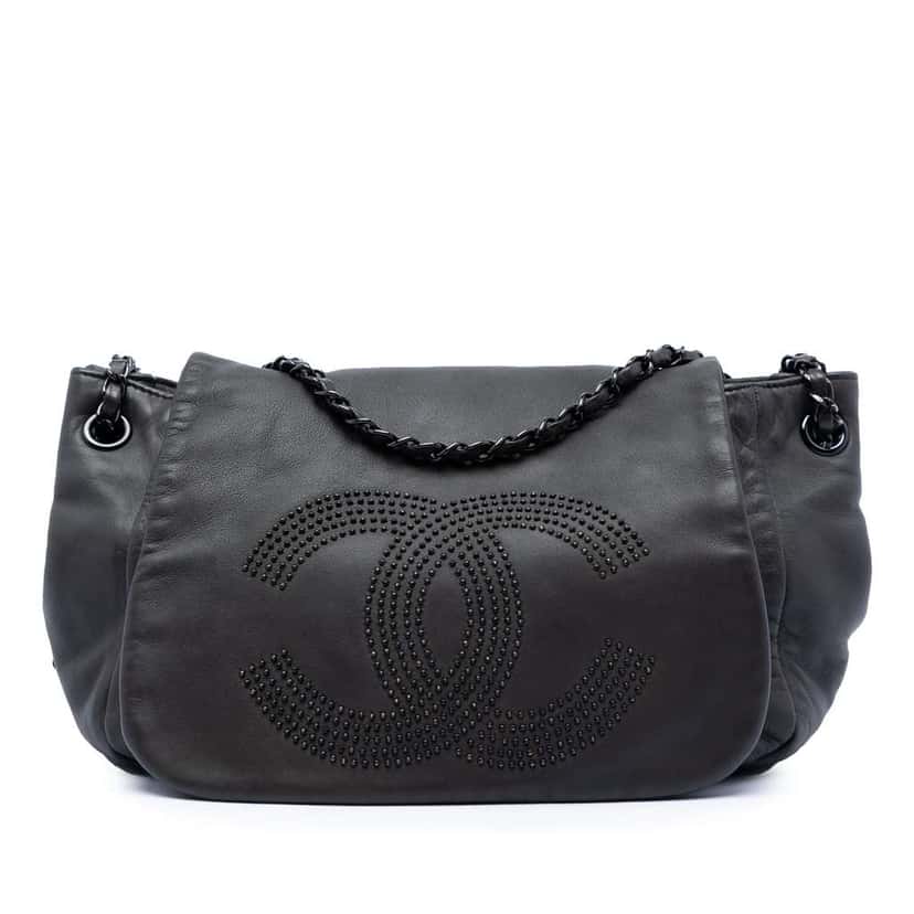 Chanel Lambskin Studded CC Accordion Flap Black Leather Very good condition - Front View