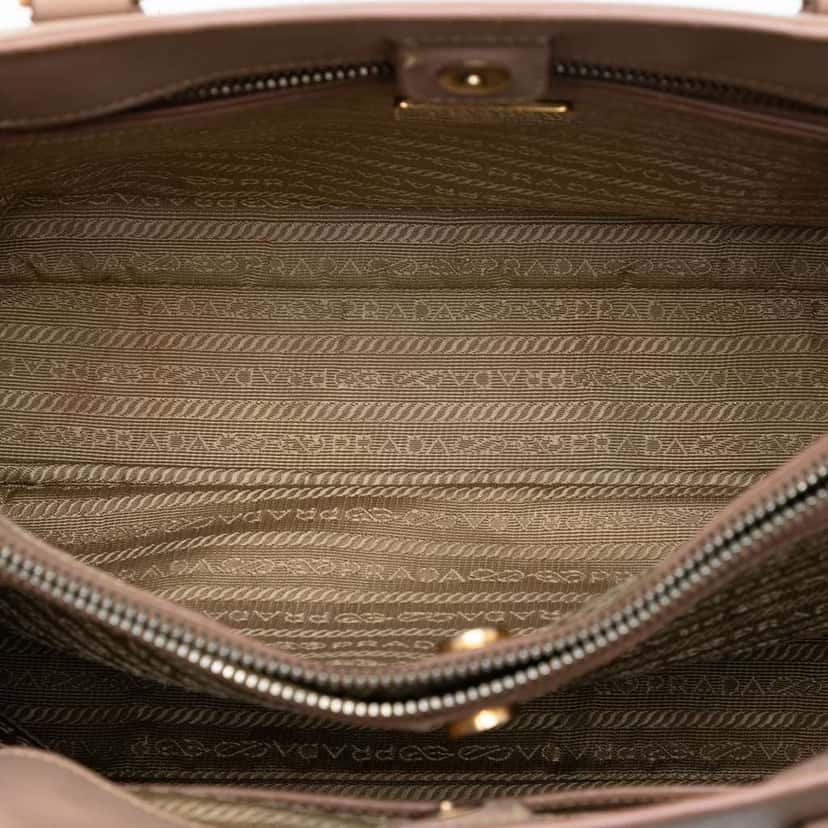 Prada Large Saffiano Lux Galleria Double Zip Satchel Brown Leather Very good condition - Model View