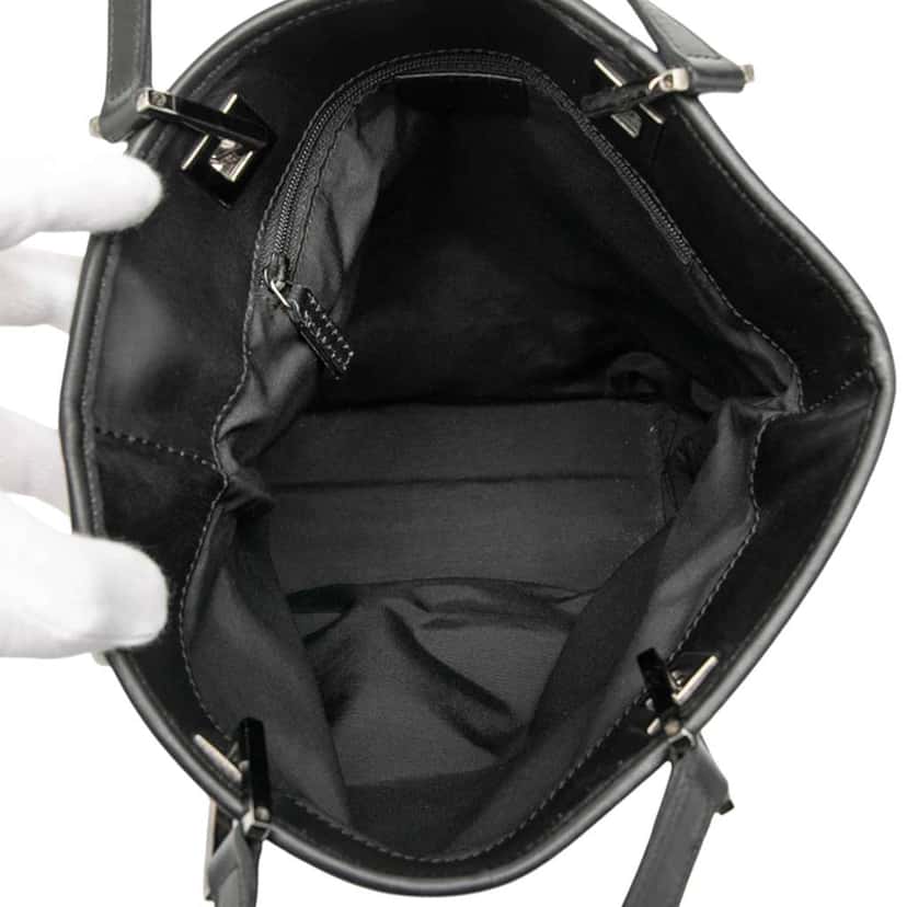 Gucci GG Denim  Shoulder Bag Grey Denim Good condition - Model View