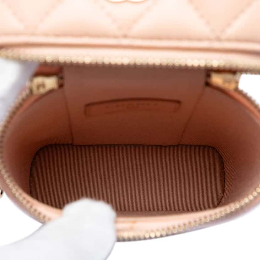 Chanel CC Quilted Lambskin Phone Holder with Chain Pink Leather Very good condition - Model View