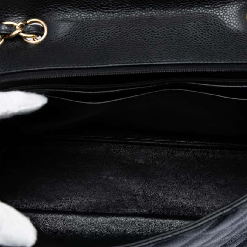 Chanel Jumbo Classic Caviar Single Flap Black Leather Good condition - Model View