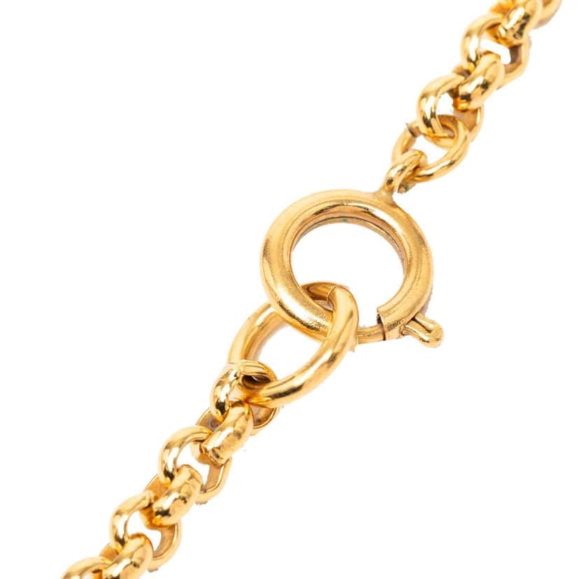 Chanel Gold Plated CC Heart Pendant Necklace Gold Metal Good condition - Model View