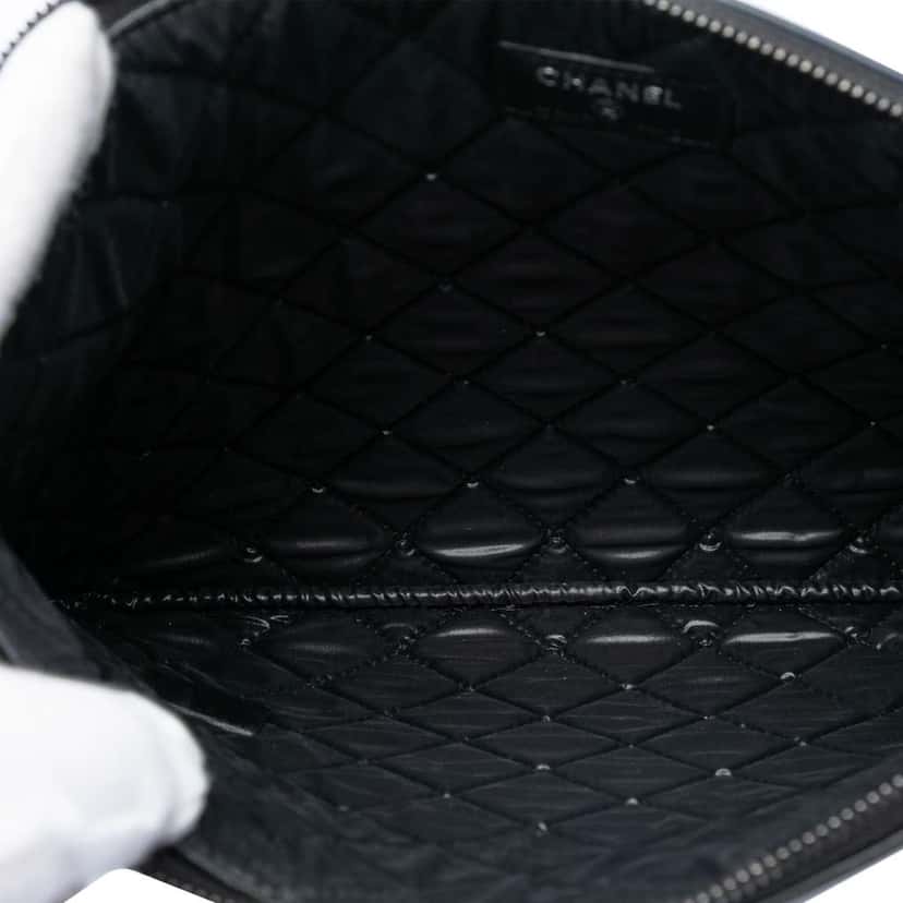 Chanel Medium Bicolor Lambskin Boy O Case Clutch Blue Leather Very good condition - Model View