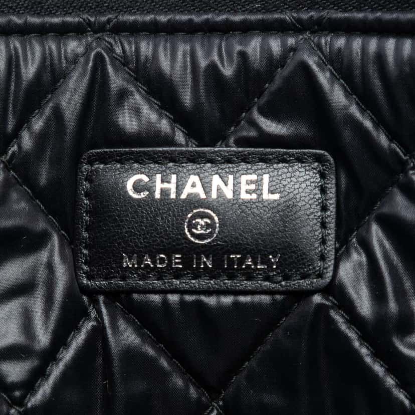 Chanel Medium Bicolor Lambskin Boy O Case Clutch Blue Leather Very good condition - Box View