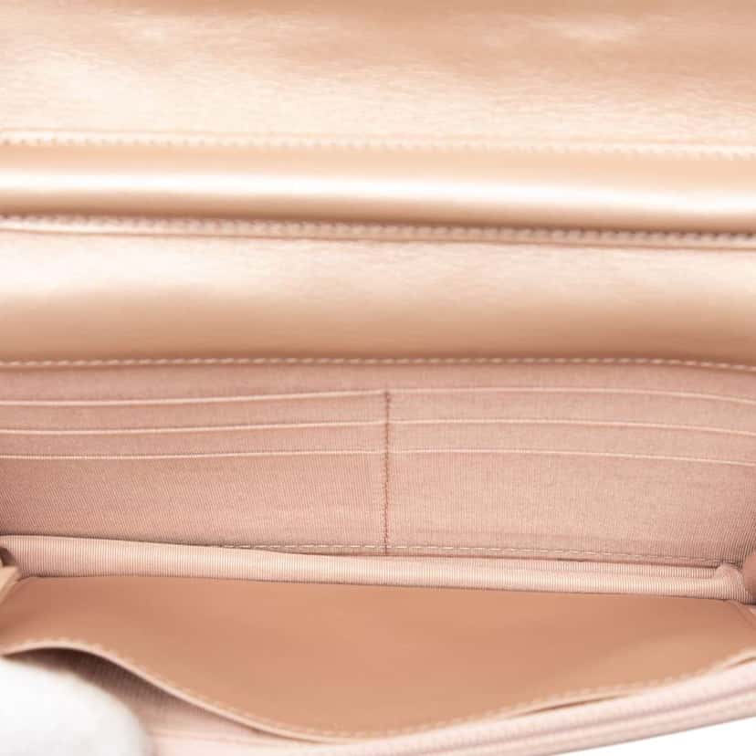 Chanel CC Embossed Lambskin Camellia Wallet On Chain Pink Leather Very good condition - Model View