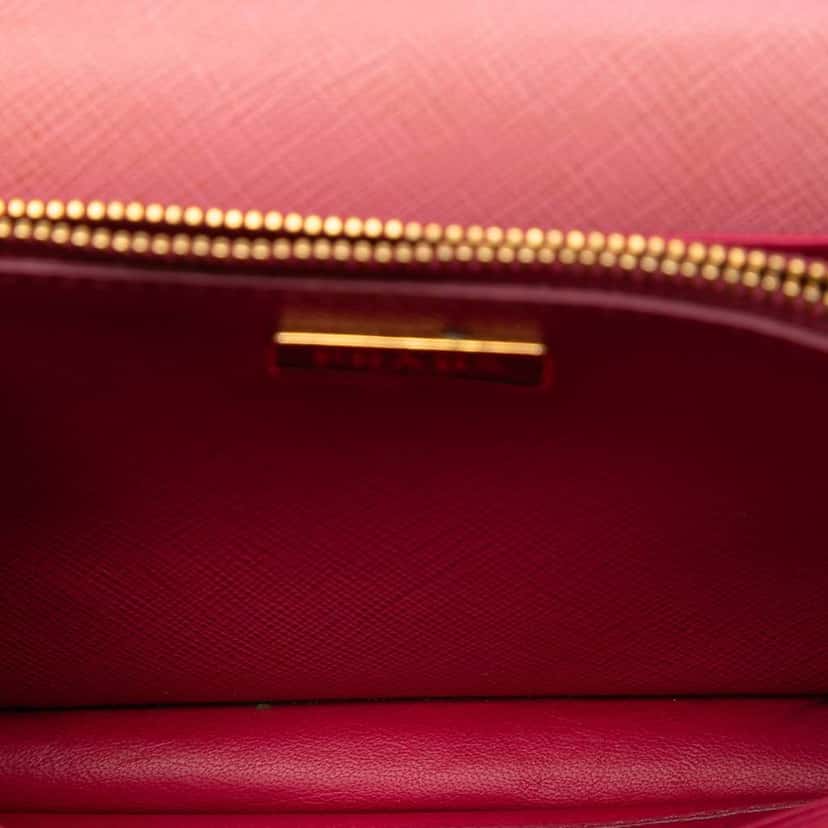 Prada Bicolor Saffiano Lux Wallet On Strap Pink Leather Very good condition - Model View