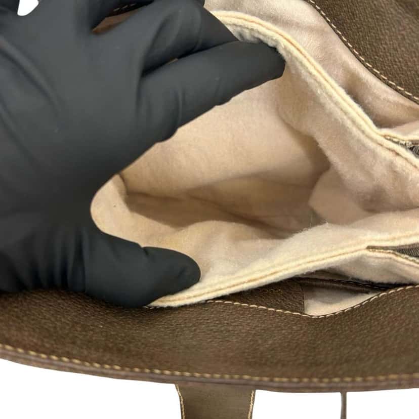 Gucci GG Supreme Web Crossbody Brown Canvas Very good condition - Model View