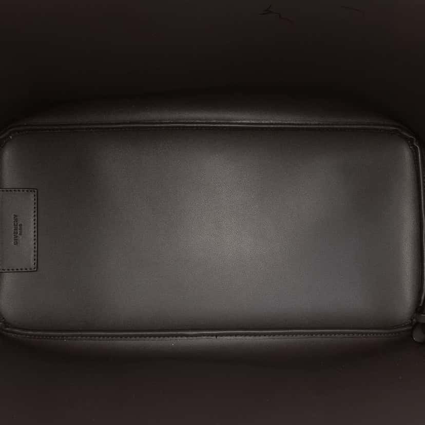 Givenchy Large Leather Wing Shopping Tote Black Leather Good condition - Model View