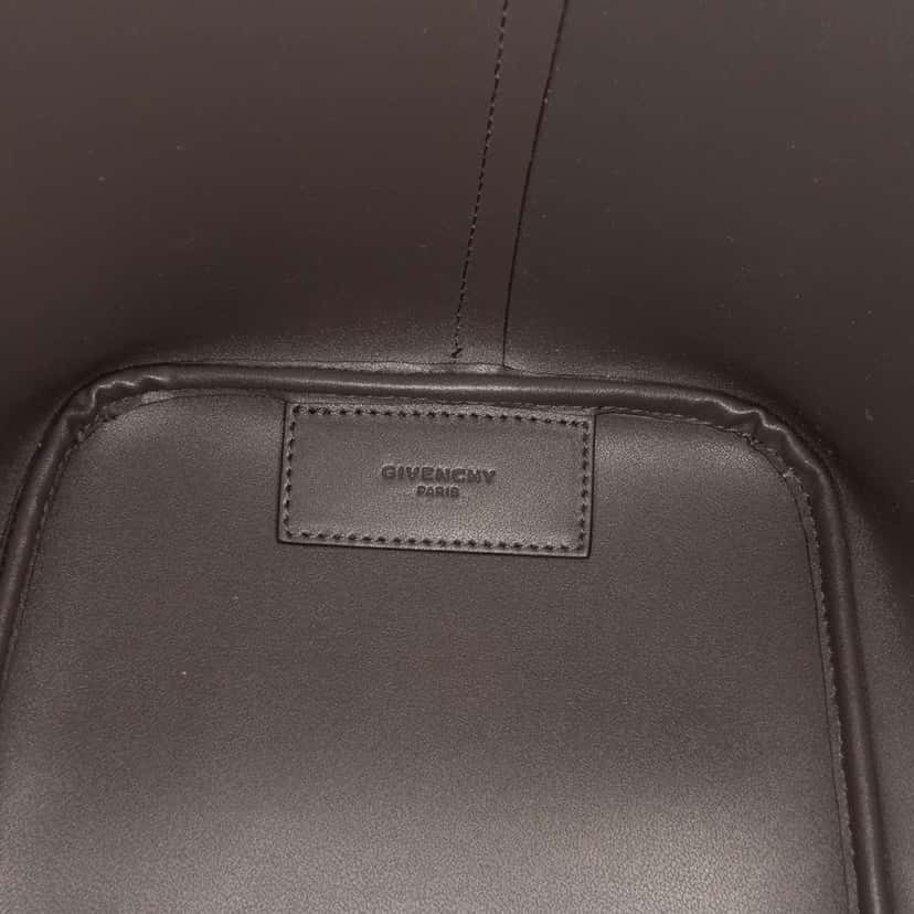 Givenchy Large Leather Wing Shopping Tote Black Leather Good condition - Box View