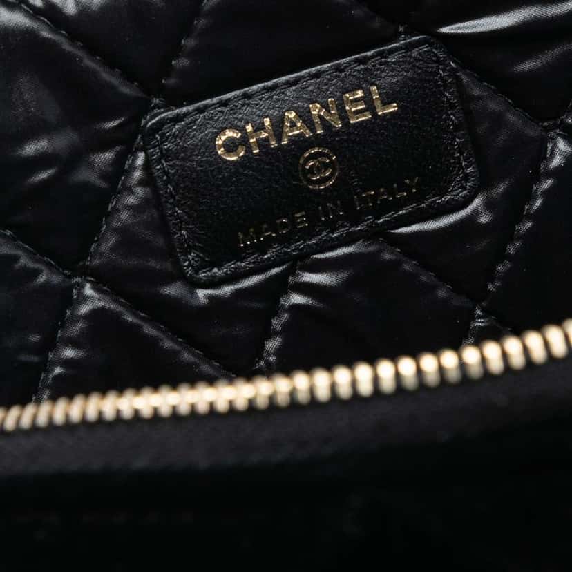 Chanel Large Quilted Velvet O Case Clutch Black Velvet Very good condition - Box View