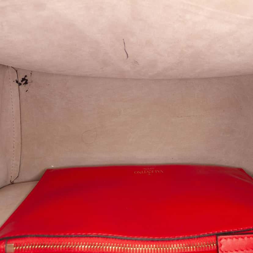 Valentino Medium Leather VLogo Walk Tote Red Leather Very good condition - Model View